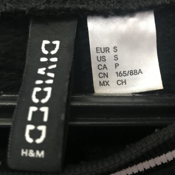 H&M DIVIDED BLACK TOKYO SWEATER - Picture 3 of 3